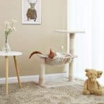 Buen acabado - Material: tablero MDF + franela + sisal + aro metálico. Columnas engrosadas (Ø 7,1 cm) para mayor estabilidad. Altura total: 70 cm. Placa base: 50 x 36 cm. Nido cuadrado: 40 x 36 x 12 cm Tapizado de alta calidad - Árbol para gatos tapizado en franela suave y hermosa, con tacto agradable, fácil de limpiar Diseño clásico - Cabe en cualquier lugar de su casa y ofrece una variedad de entrenamiento para sus gatos. Dispone de 1 nido de descanso, 1 plataforma de observación y 1 bolsa de juego. Será un maravilloso juguete divertido